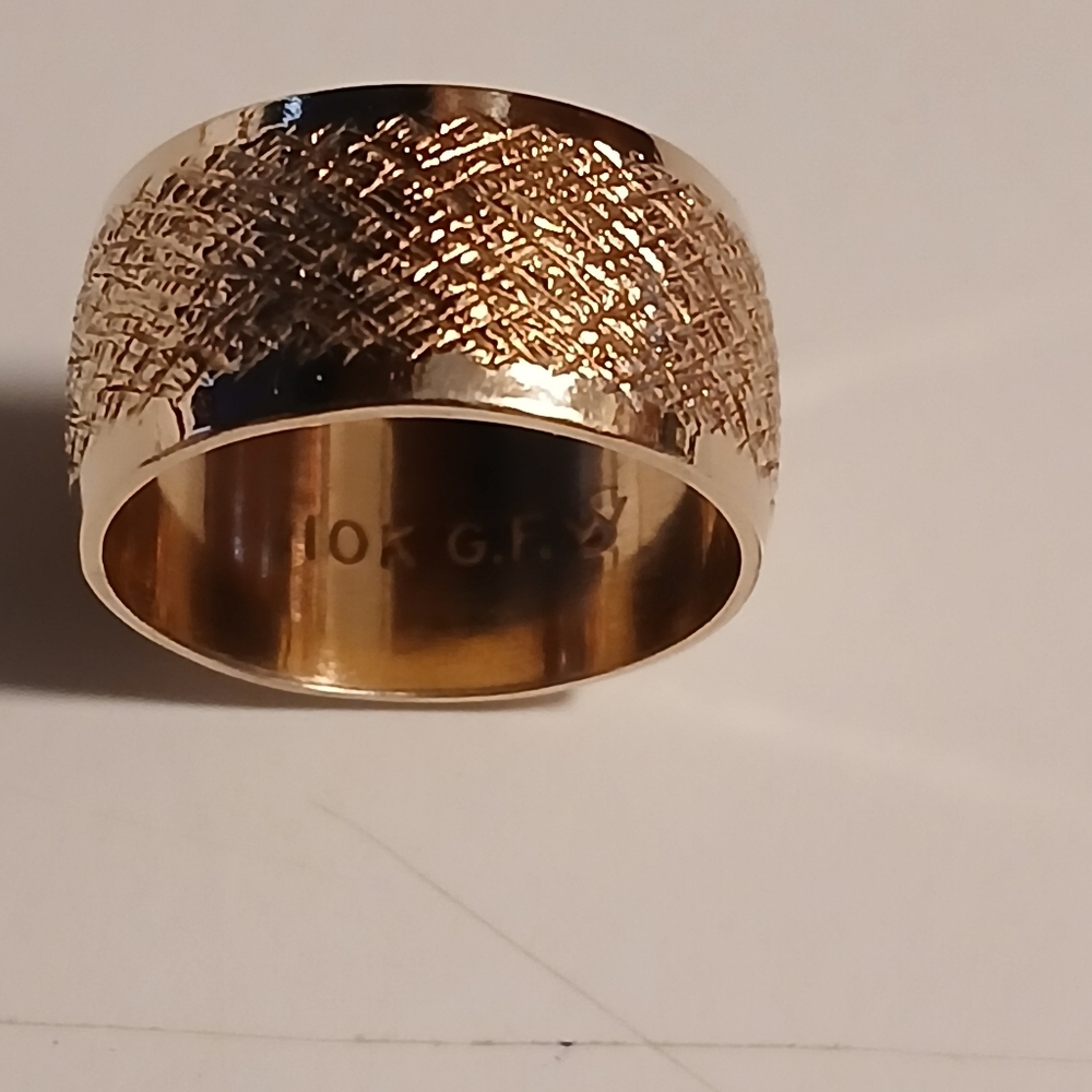 Vintage Gold Filled Textured Wedding Band - Picture 5 of 6